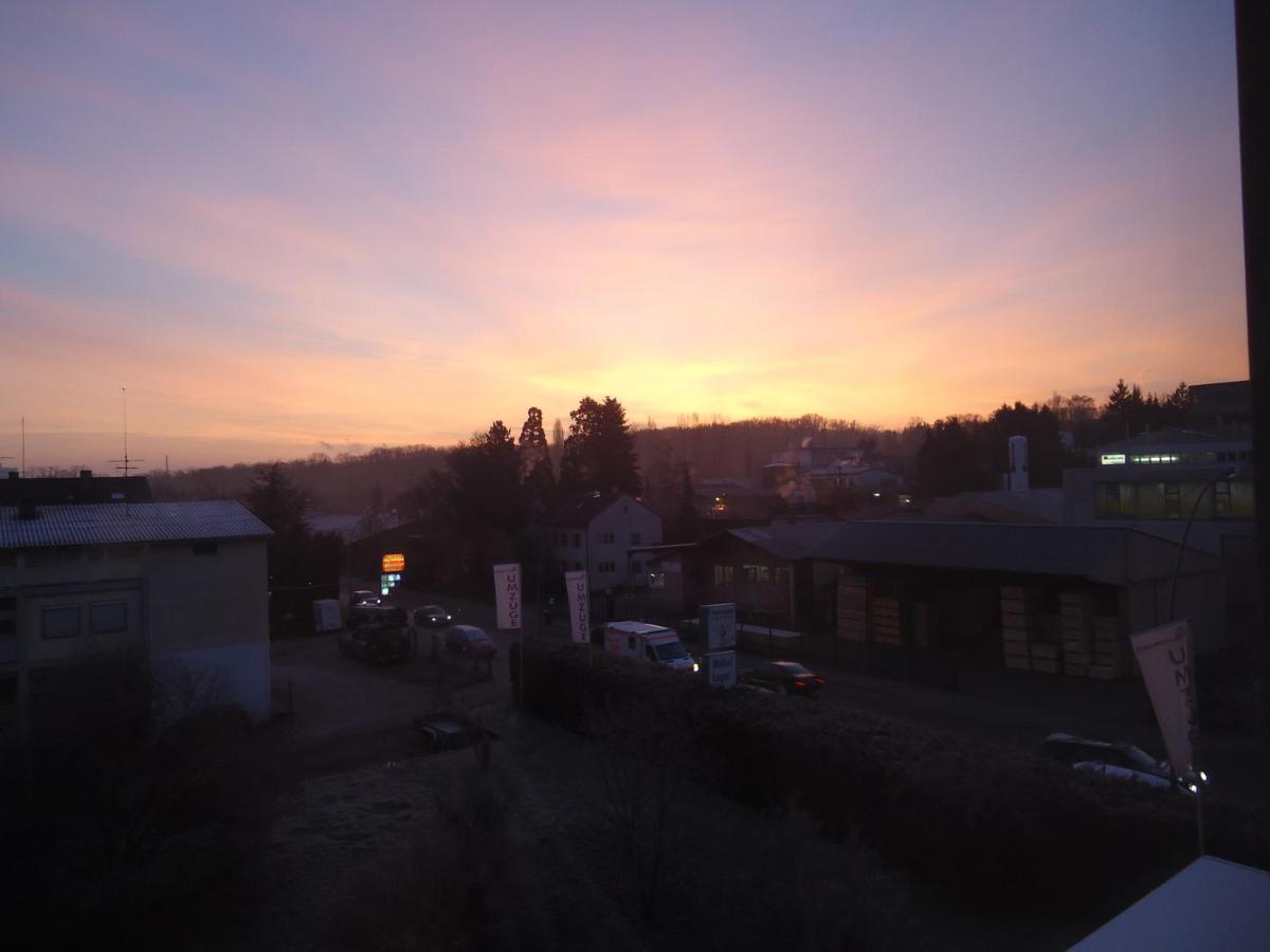 Enjoyhotel Garni Korntal Stuttgart B&B Parkplatz Sprinter Exterior foto